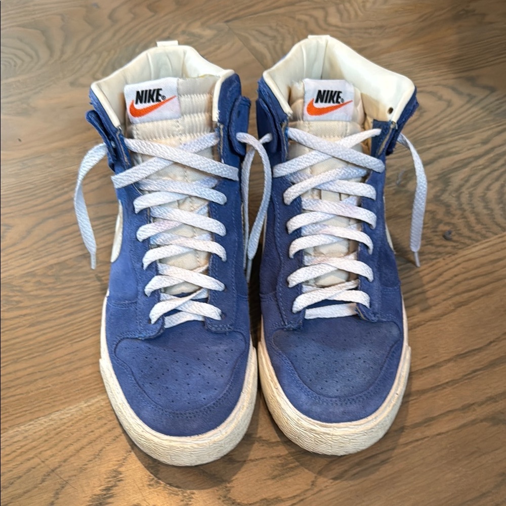 Nike high tops. 398263-400       Blue and White Sneakers Classic Design